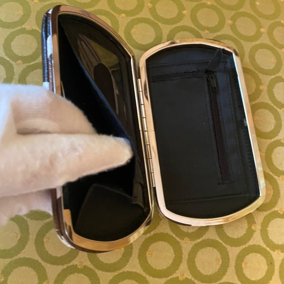 Small cow hide looking wallet - Picture 5 of 5